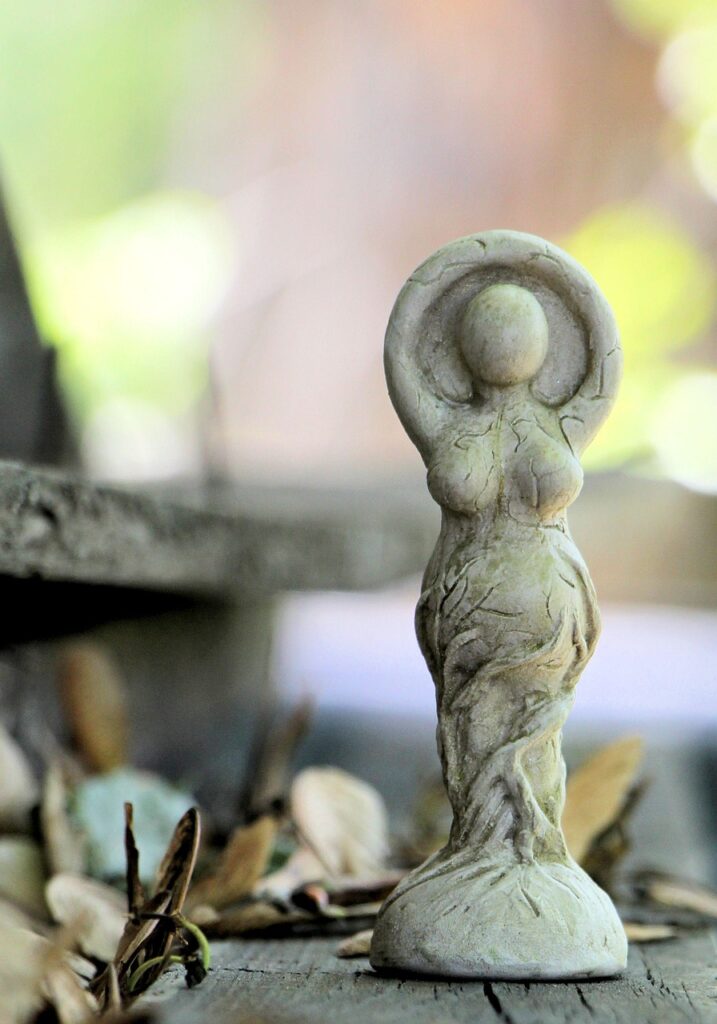 El Agárico de mosca y la espiritualidad femenina: El retorno del saber oculto 3 statue 1405539 1280